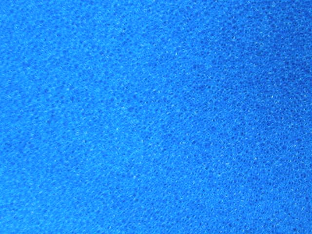 Pianka zmiękczająca niebieska gr. 7mm, szer. 130 cm